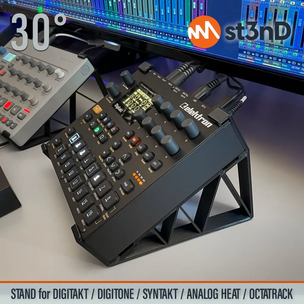STAND-for-DIGITAKT-DIGITONE-SYNTAKT-ANALOG-HEAT-OCTATRACK-30°-st3nD_studio1.webp
